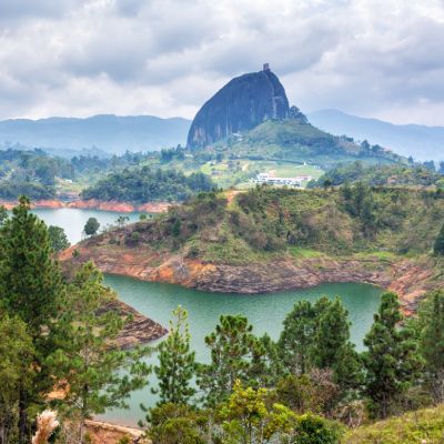 Viajes Organizados a Colombia • La Colombia Real • Viaje Organizado de 15 días • Peña Guatapé