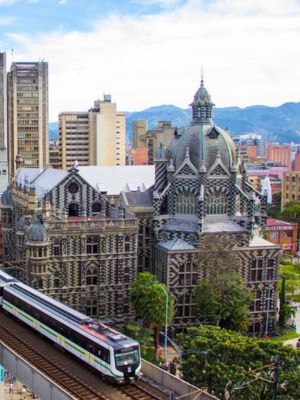 Comunas de Medellín • La Colombia Real • Comuna 10 • Catedral Basílica Metropolitana de Medellín