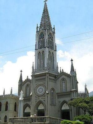 Historia, Cultura y Turismo en un Barrio Emblemático • La Colombia Real • Iglesia del Señor de las Misericordias