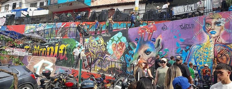 Visitar la Comuna 13 de Medellín: Seguridad, Consejos y todo lo que necesitas Saber • La Colombia Real • Graffiti