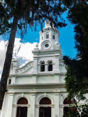 Salamina Colombia: el pueblo del Eje Cafetero que muchos viajeros todavía no conocen • Basílica Inmaculada Concepción • La Colombia Real