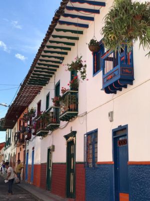 Salamina Colombia: el pueblo del Eje Cafetero que muchos viajeros todavía no conocen • Arquitectura Colonial • La Colombia Real